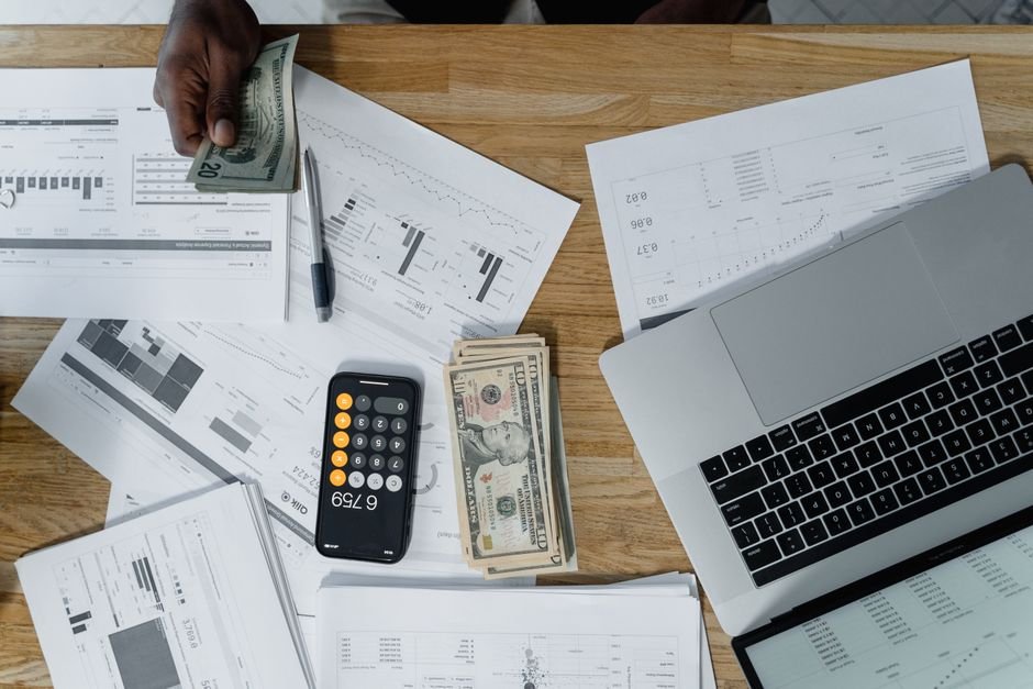 Hourly to Salary Calculator illustration
